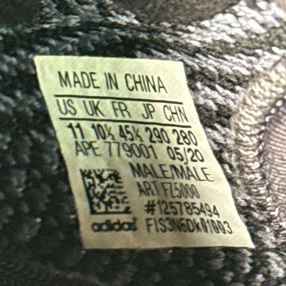 Yeezy Boost 350 V2 'Carbon' – Size 11 - Picture 8 of 10